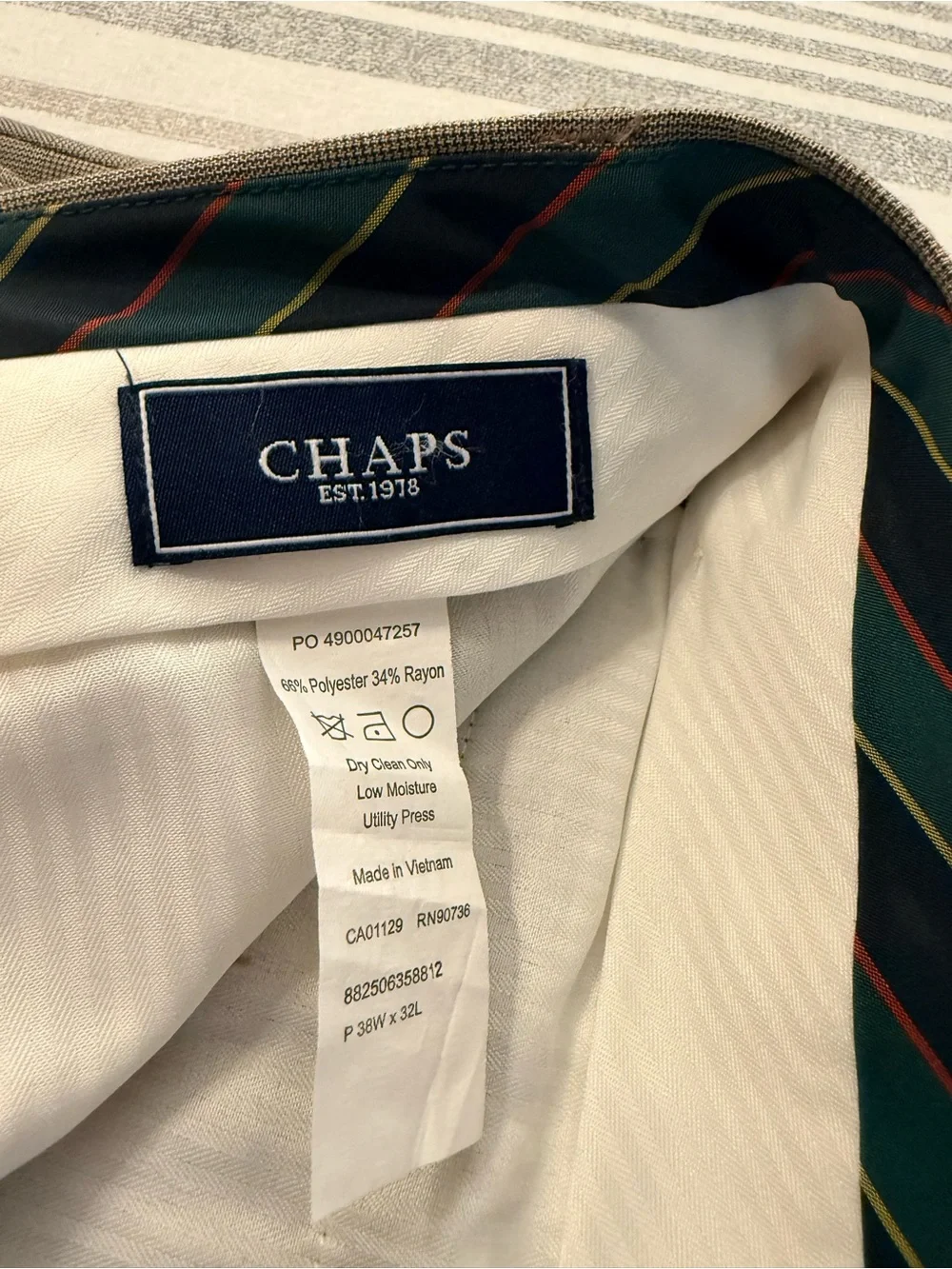Chaps Men's Flat Front Shorts in Light Beige